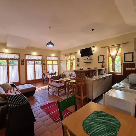 Quince Gradac فاليفو