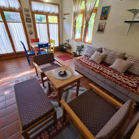 Quince Gradac فاليفو