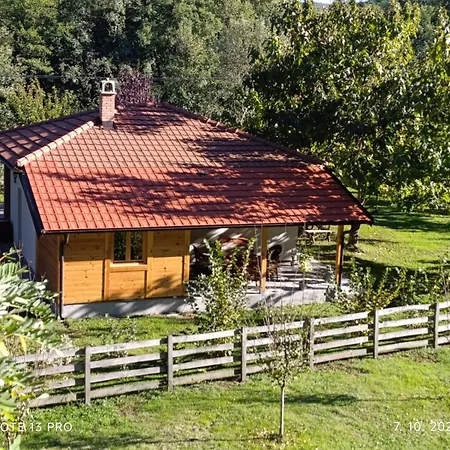 Quince Gradac شقة